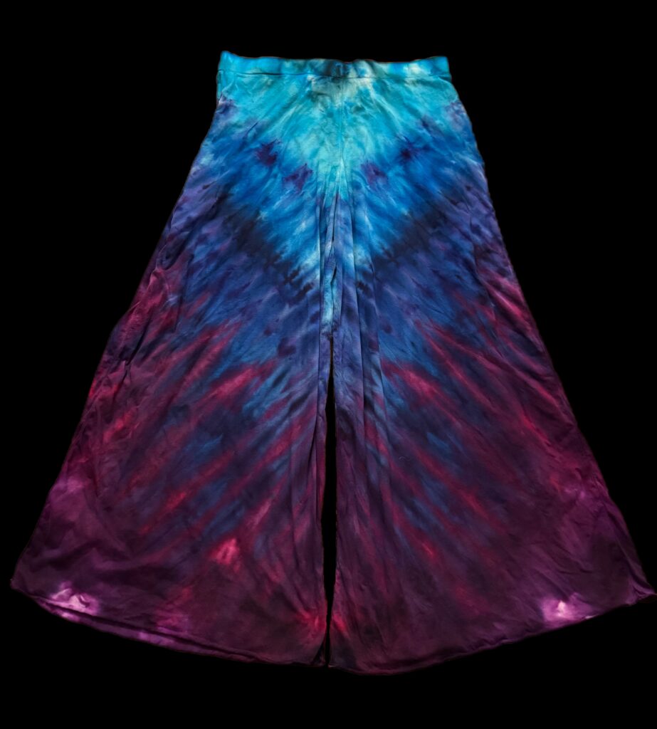 Wide-legged yoga pants in shades of blue and purple